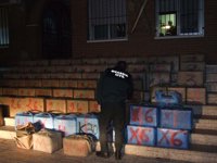 Intervenidos más de 2.500 kilos de hachís en un garaje de El Ejido y detenidas dos personas