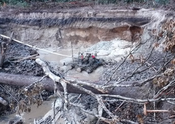 Mina en la Guayana francesa