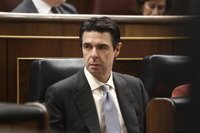 Economía.- Soria pide a Iberia y sindicatos que se sienten a negociar "y no se levanten hasta que lleguen a un acuerdo"