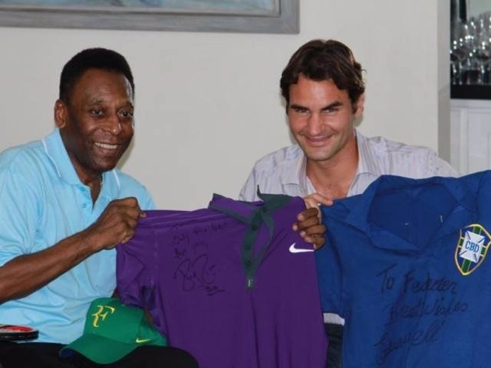 Pelé y Federer intercambian camisetas