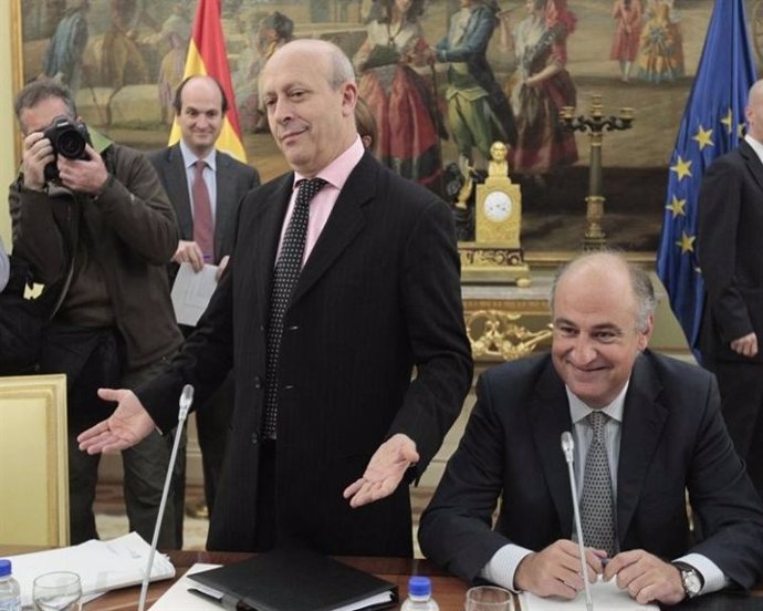 Wert niega que la reforma impida la enseñanza en catalán