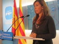 AV.- Alicia Sánchez-Camacho pide a Artur Mas reducir un 30% los consejeros, altos cargos y asesores del nuevo Gobierno