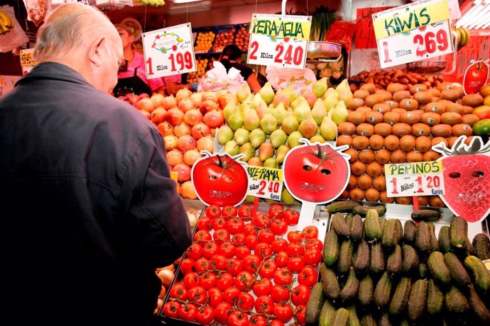 Frutas, Verdura En Un Puesto De Mercado