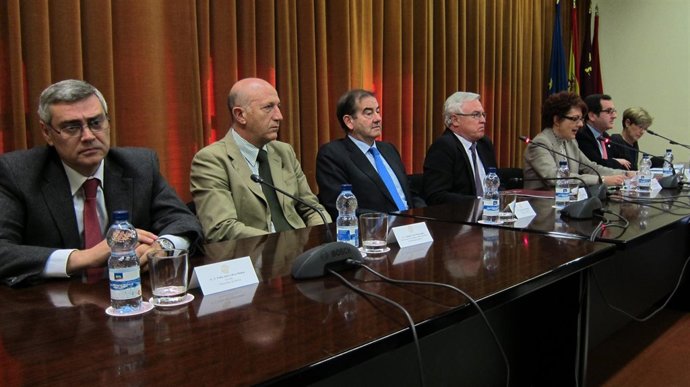Lectura comunicado de los Rectores Universidades españolas en la UMU