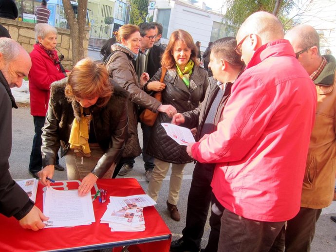 Gálvez firma contra recortes en sanidad, en presencia de Shaw, Reyes y Fernández