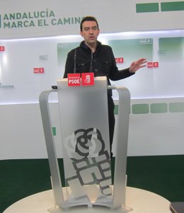 El vicesecretario del PSOE-A, Mario Jiménez, hoy en rueda de prensa