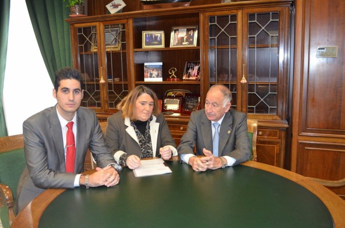 Reunión de 'SOS Bebés Robados'  y el presidente de la Diputación de Almería 