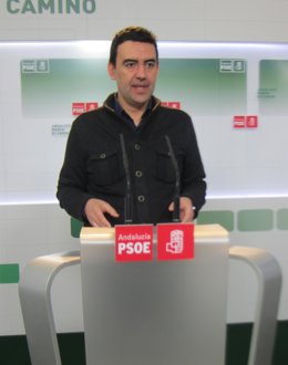 El vicesecretario del PSOE-A, Mario Jiménez, hoy en rueda de prensa