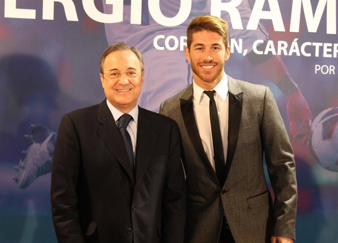 Sergio Ramos y Florentino Pérezen la presentación del libro