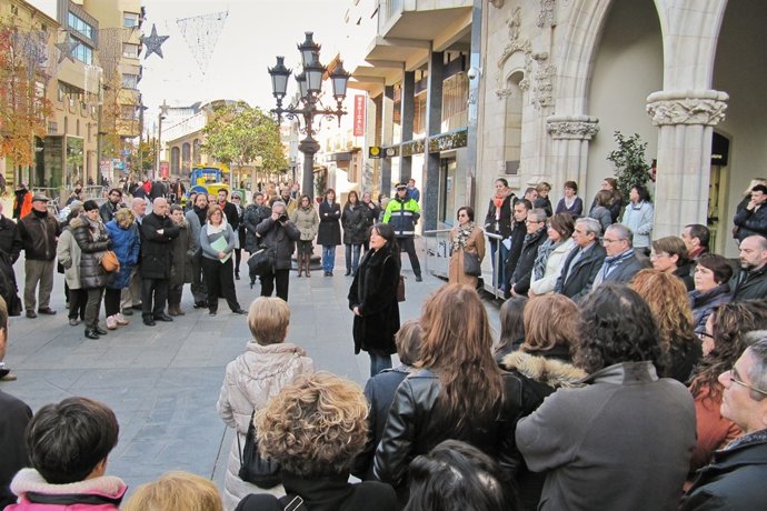 Minuto de silencio en Terrassa por la mujer asesinada este sábado