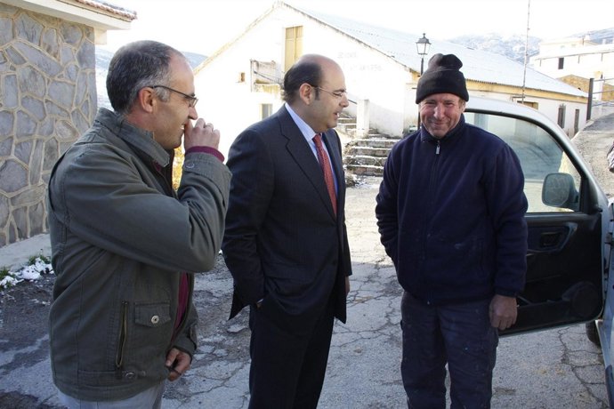 El presidente de la Diputación de Granada visita Lugros