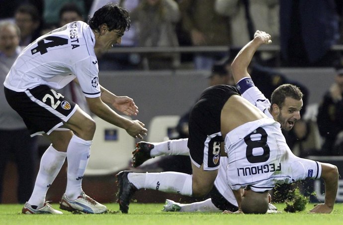 Sofiane Feghouli celebra un gol con Soldado