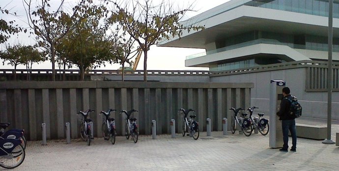 Estación de Valenbisi junto al Veles e Vents