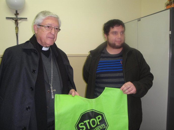 El obispo de Lleida Joan Piris y afectados por las hipotecas de Lleida