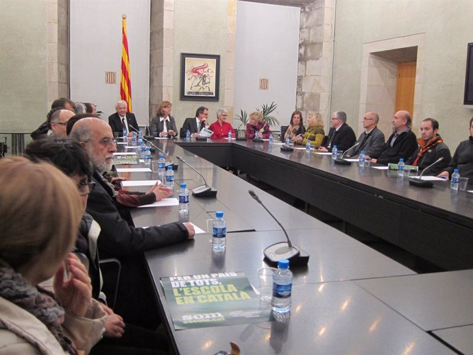 Reunión entre la Generalitat y la plataforma Somescola.Cat
