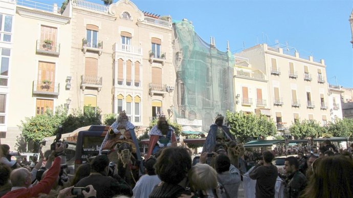 Los Reyes Magos A Su Paso Por La Plaza Belluga