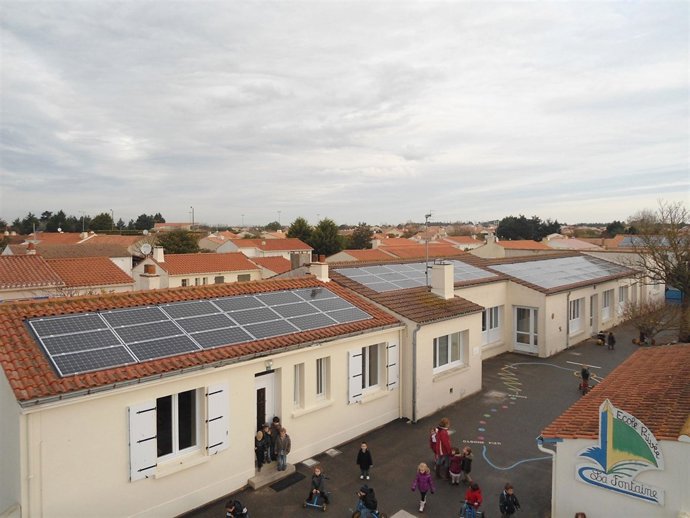 Albasolar equipa con paneles fotovoltaicos escuelas francesas