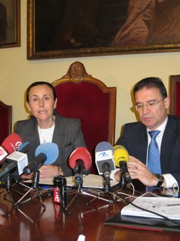 De la Oliva junto a Castellano en la rueda de prensa