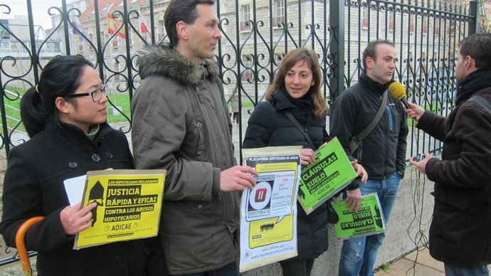 Protesta contra las 'cláusulas suelo' de las hipotecas en el TSJC