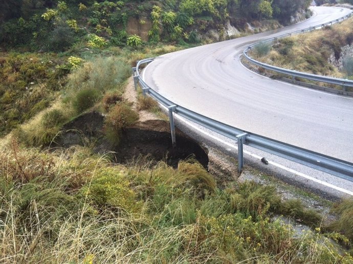 Carretera de la provincia de Málaga afectada por las lluvias