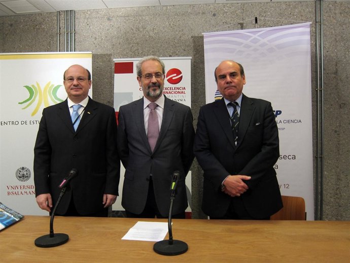 De izq. A drcha.  Zaki Akel Sobrinho, Hernández Ruipérez y Bensabat Rendas 