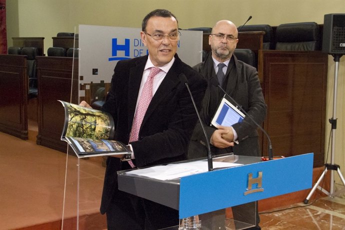 El presidente de la Diputación de Huelva, Ignacio Caraballo, y Carlos Rosado.