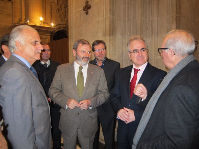 Yuste junto al subdelegado del Gobierno y el director de la prisión de Jaén