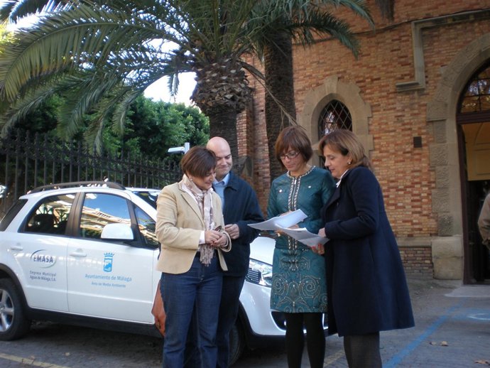 La portavoz del PSOE, María Gámez, y concejales socialistas