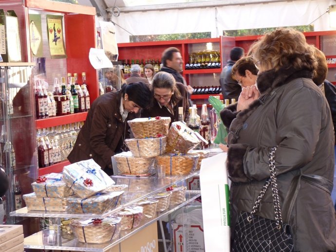 Stands en el patio de la Diputación