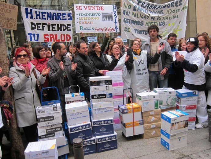 Entrega de firmas contra las nuevas medidas sanitarias