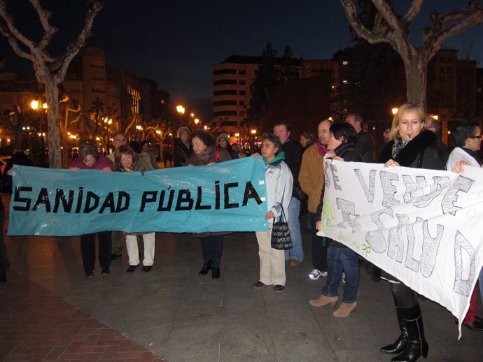 Concentración en defensa de la sanidad pública riojana frente al Palacete