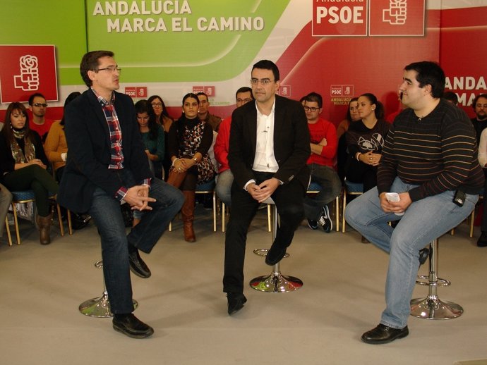 Sánchez Teruel y Mario Jiménez durante un encuentro con jóvenes en Almería
