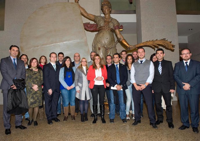 Premiados con el galardón 'Sevilla Joven', entregados por Susana Díaz