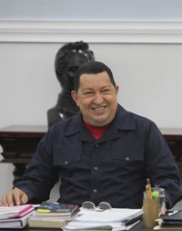 La "complicada" operación de Chávez culmina "con éxito"