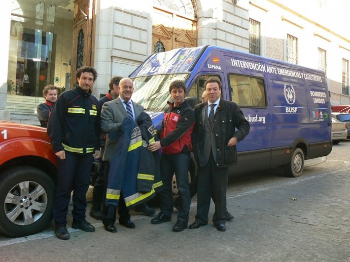 Donación de material a bomberos