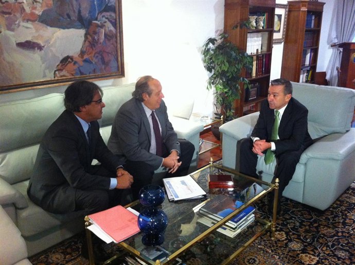 El presidente de Canarias, Paulino Rivero, y representantes del SEPLA