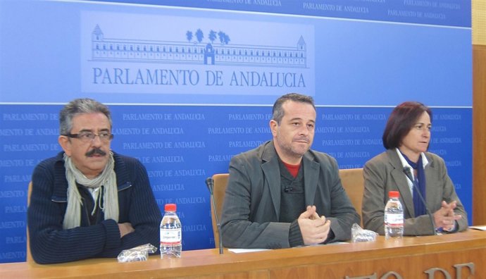 José Antonio Castro, hoy junto a los diputados Manuel Baena y Rosalía Martín