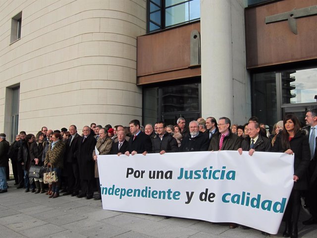 Concentración de jueces, fiscales y abogados.