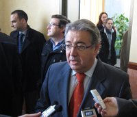 Zoido apuesta por que La Caixa invierta en el CaixaFórum en Atarazanas y recupere el edificio