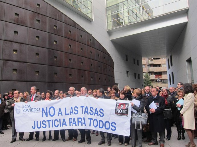 Concentración jueces, fiscales y abogados. 