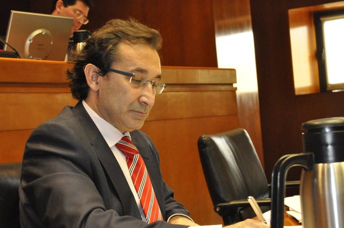 El consejero de Hacienda y Administración Pública, José Luis Saz