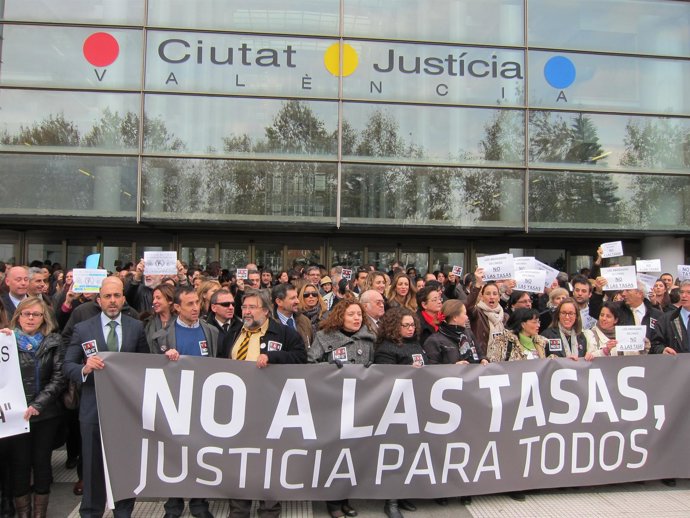 Concentración en valencia contra las tasas