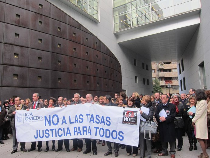 Concentración jueces, fiscales y abogados. 
