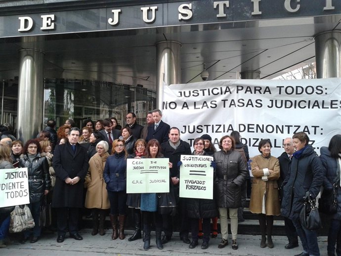 Concentración de Jueces y Fiscales en Vitoria