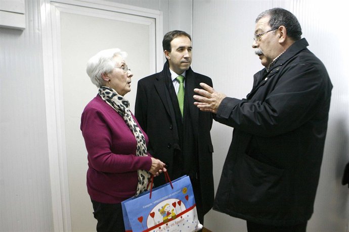 Visita del concejal de Asuntos Sociales de Leganés al alberge de la c/Chile