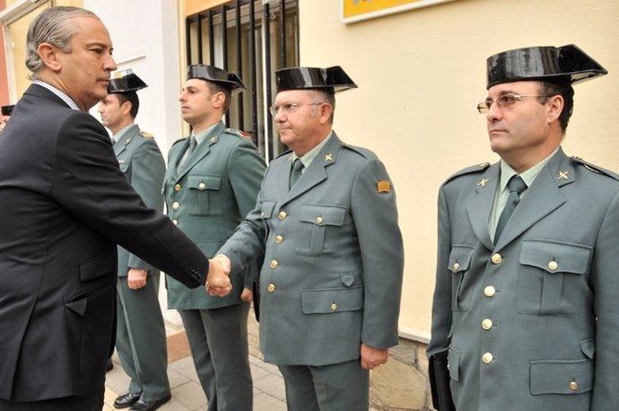 Fernández de Mesa visita acuartelamiento de la Guardia Civil de Puerto Lumbreras