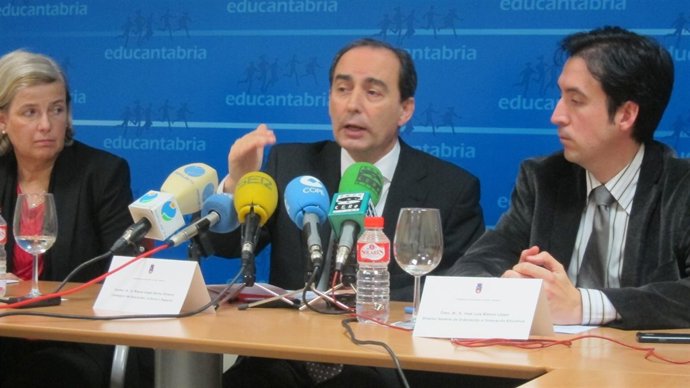 El consejero de Educación es partidario de convocar plazas de Primaria en 2013