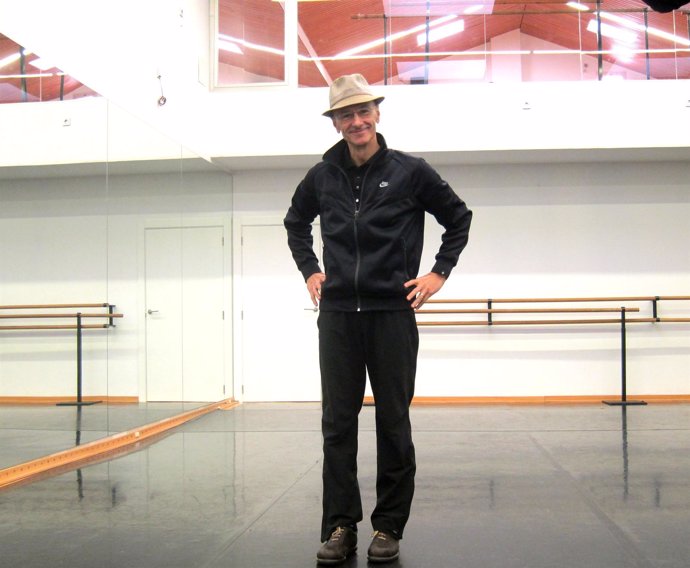 Cesc Gelabert en el estudio de danza María Carbonell 