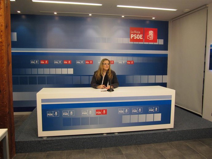 La secretaria de Educación del PSOE de La Rioja, Emilia Fernández