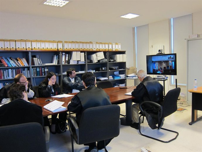 Videoconferencia durante el juicio al acusado de un incendio en 2006 en Ames